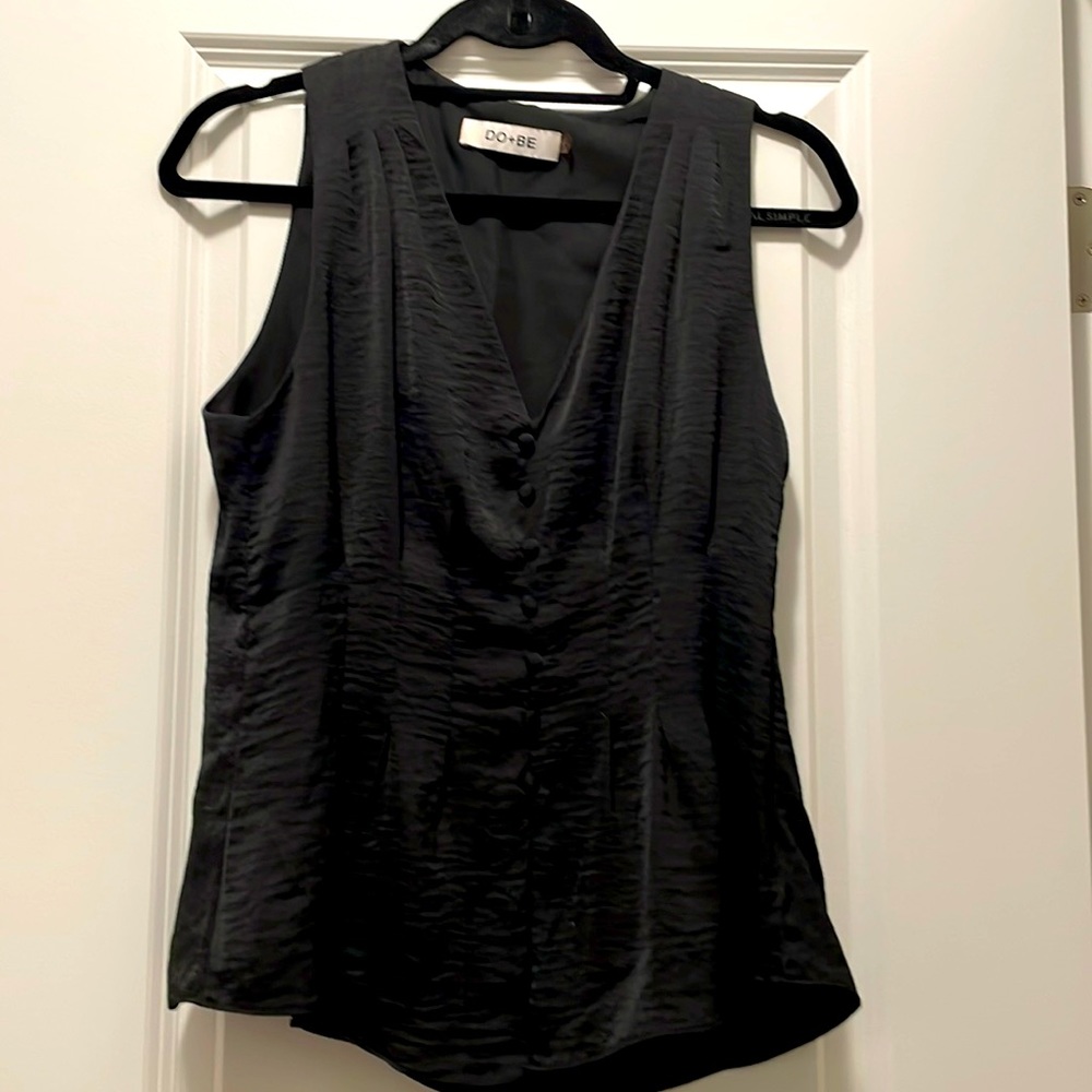 Sleeveless blouse